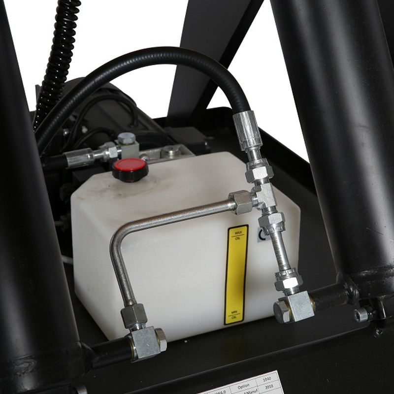 Zoom sobre el motor de la mesa elevadora eléctrica 2000kg 220V