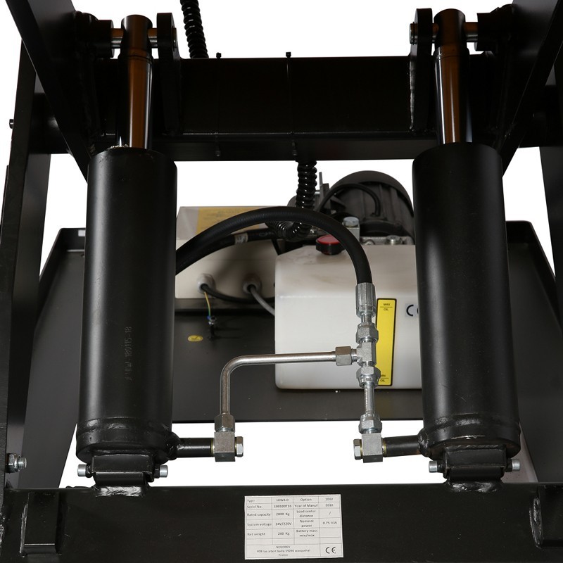 Zoom sobre el motor de la mesa elevadora eléctrica 2000kg 380V