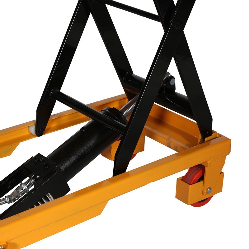 Zoom sobre la bomba hidráulica de la mesa elevadora 150 kg