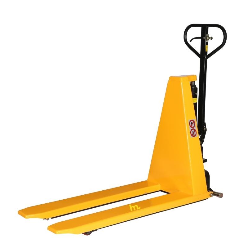 Vista trasera de la transpaleta  monocilíndrica horquillas bajas