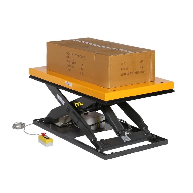 Mesa elevadora eléctrica 1000 kg con 	mercancía sobre la plataforma