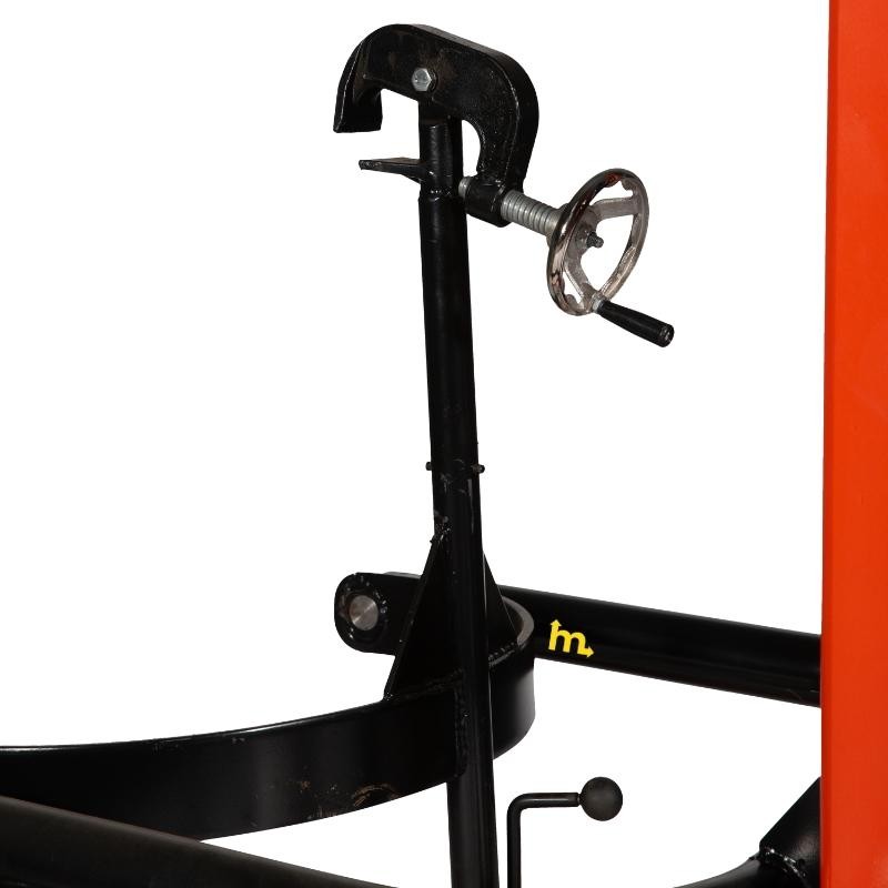 Zoom sobre la parte baja del apilador volteador de barriles 350kg