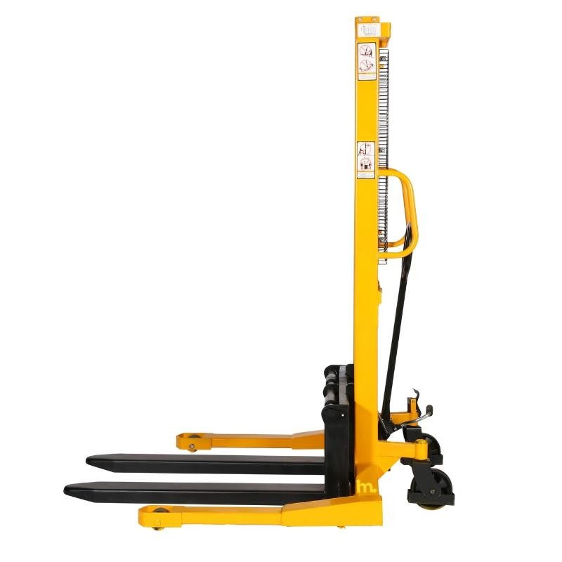 Vista de perfil horquillas regulables bajas del apilador 1500 kg 1600mm