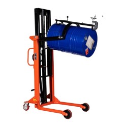 Vista desde 3/4 del apilador volteador de barriles 350kg 2000mm con un barril