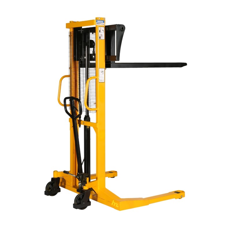 Vista delantera de 3/4 del apilador manual horquillas regulables 1600mm 2t con horquillas altas