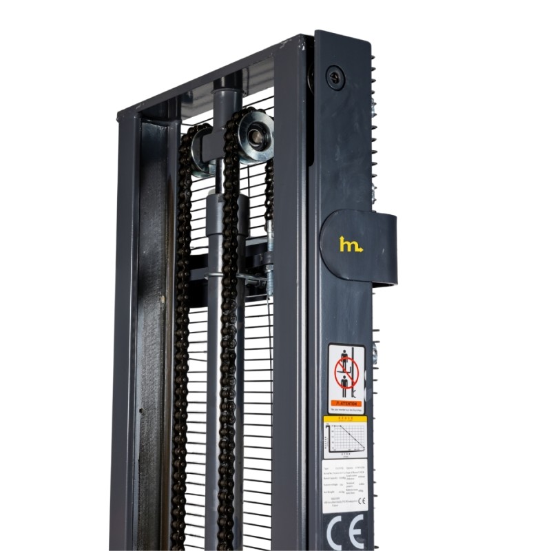 Zoom sobre el mástil del Apilador eléctrico 1000 kg Elevación 1600 mm