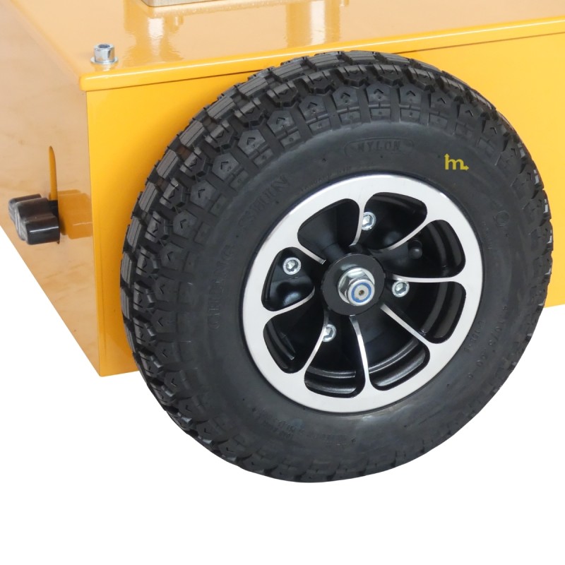Vista de las ruedas del remolcador eléctrico 2500 kg