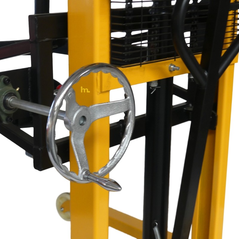 Vista de la manivela del apilador Volteador De Bidones 450 Kg -  Uñas separación 850 mm para palets - Elevación 1600 Mm