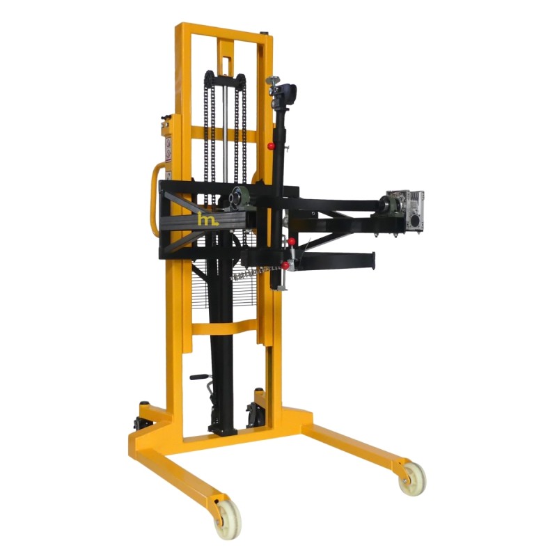 Vista 3/4 del sollevatore ribaltatore di fusti 450kg - forche distanza 850 mm per pallet - sollevamento 2100 mm
