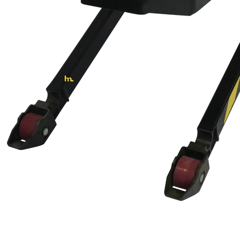 Vista de los rodillos de la transpaleta manual pesadora elevadora monocilíndrica 1500 kg