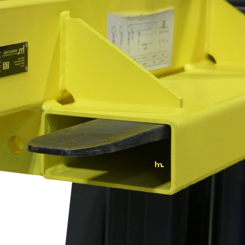 Zoom sulla colocacin del braccio per carrello elevatore fissa 4.5 T in le forche del carrello