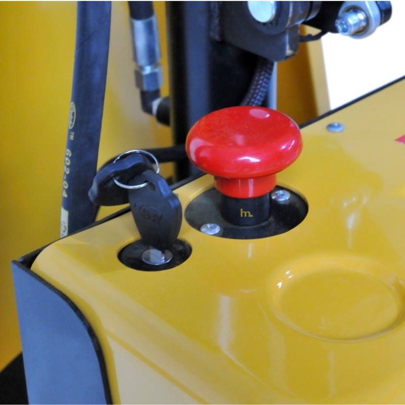 Vista del boton de la transpaleta elevadora totalmente eléctrica monocilíndrica 1500 kg